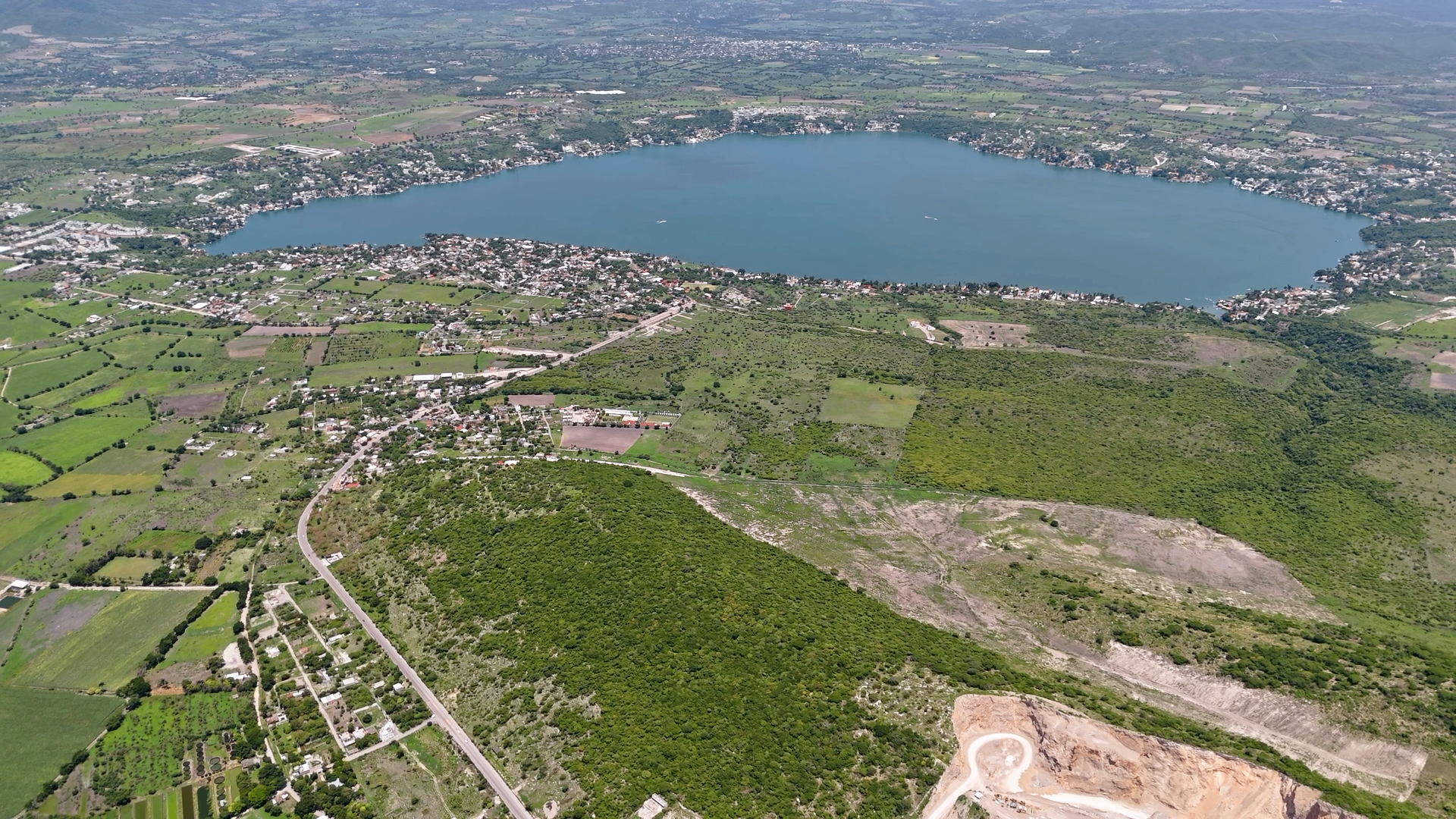 Vista panorámica del lago desde el terreno Linda Vista del Lago